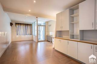 Ben je op zoek naar een ruime woning (315m²) met 6 slaapkamers, 6 badkamers, een inpandige garage en verschillende mogelijkheden op een...