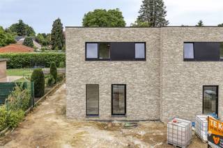 ENERGIEZUINIGE HALFOPEN NIEUWBOUWWONING MET 4 SLAAPKAMERS EN MOOIE TUIN IN KOERSELAan de rustige Moestuinstraat in Koersel verrijst momenteel deze...