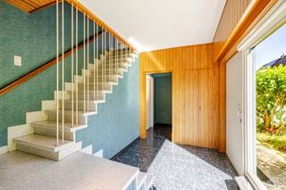 <p><span>“ABSOLUTE TOPPER” - Afspraak ENIGE BEZOEKDAG ENKEL TELEFONISCH via Jari Wante op 0470/21.14.82<br /><br />Ontdek deze solide woning uit 1964, gunstig gelegen in de directe nabijheid van alle nodige voorzieningen zoals scholen, winkels en het openbaar vervoer. Bovendien geniet u van een vlotte verbinding naar de belangrijkste invalswegen. Dit pand biedt gigantisch veel ruimte en potentieel!<br /><br />De indeling is als volgt: een uitnodigende inkomhal met gastentoilet die toegang biedt tot de leefruimte en de keuken. Op het gelijkvloers bevindt zich tevens de badkamer, die uitgerust is met een douche. Op de eerste verdieping vinden we vier slaapkamers en een tweede toilet. Via een vaste trap bereikt u de zolder van 34m² waar moeiteloos een vijfde slaapkamer gecreëerd kan worden. Tot slot beschikt het huis over een royale kelder van circa 80 m², waardoor u aan opbergruimte absoluut geen gebrek heeft.<br /><br />Een grote troef van deze woning is de tuin, ideaal om te ontspannen en te genieten van de rust. <br /><br />EPC: 812 kWh/ (m² jaar) – Label F (renovatie verplichting)<br />Cv op gas<br /><br />Deze woning is een ABSOLUTE TOPPER voor starters, gezinnen of investeerders.<br />VOOR DE SNELLE BESLISSERS!!<br /><br />Alle documenten zijn raadpleegbaar op de website www.immo-zone.be</span></p>