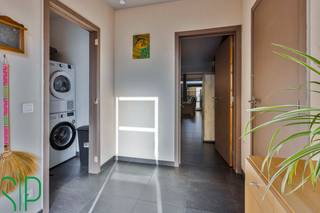 Recente woning in doodlopende en kindvriendelijke straat.Deze gesloten bebouwing van 2012 is gesitueerd in het centrum van Grobbendonk doch een...