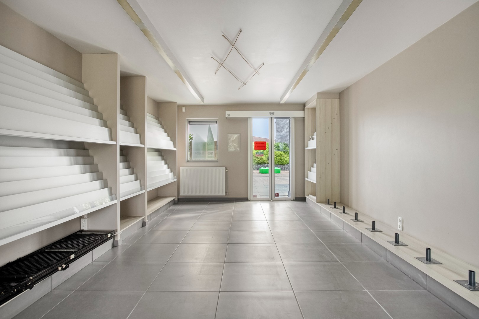 Handelsruimte met appartement en een centrale ligging in Roeselare - foto 3