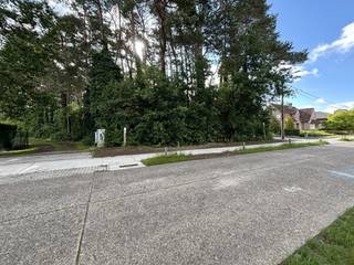 Deze bouwgrond van maar liefst 35 are en 78 ca voor open bebouwing, rustig gelegen in de Sint-Theresiastraat in Mol, biedt alles wat je nodig...