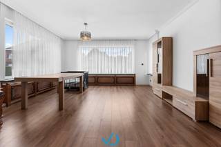 In het hart van het charmante Boezinge vinden we deze instapklare villa, ideaal voor gezinnen of koppels die op zoek zijn naar rust, ruimte en...