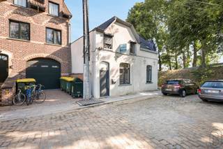 Deze INSTAPKLARE, gerenoveerde woning bevindt zich op een TOPLOCATIE, tussen het Guldensporenfietspad en het jaagpad langs de vaart. Ideaal...