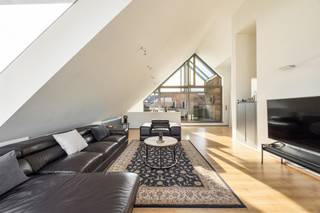 Duplexappartement met drie slaapkamers in centrum MerksplasToplocatie in centrum! l 3-4 slaapkamers l 204m² bewoonbaarBeschrijving:Ruim duplex...