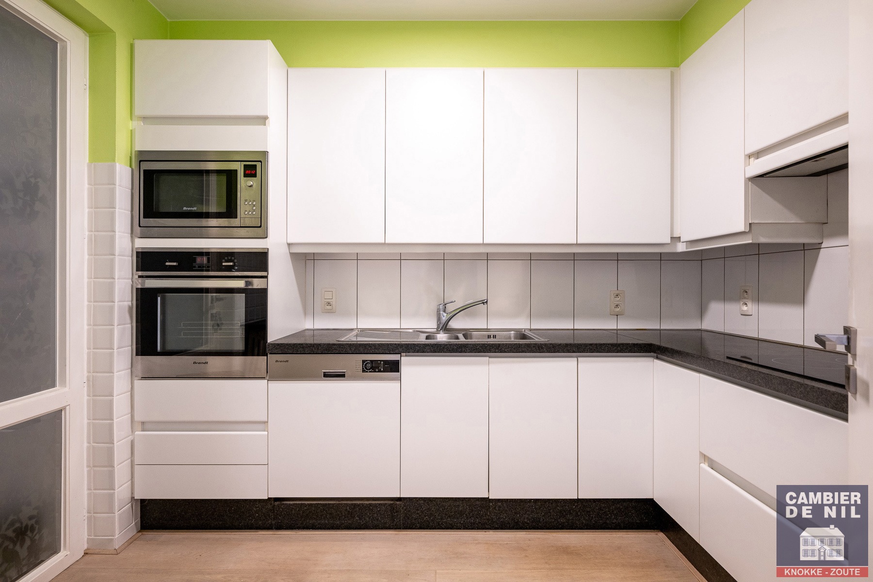 Lichtrijk, ongemeubeld, 3-slaapkamerappartement met frontaal zeezicht aan Albertplein – Hartje Zoute - foto 3