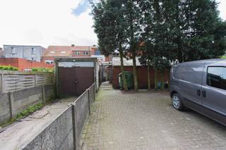 Centraal gelegen handelsruimte met zeer bescheiden woning erboven op een perceel grond van 510 m². Het geheel bestaat uit een café met...