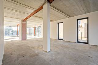 Op zoek naar een volledig instapklare kantoorruimte op een toplocatie? Deze moderne ruimte van 151,92 m² leent zich perfect voor...