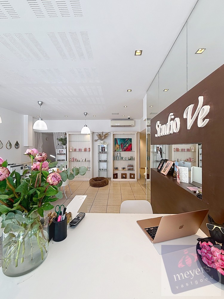 Handelspand met stijlvol triplex-appartement op centrale ligging in Hasselt - foto 4