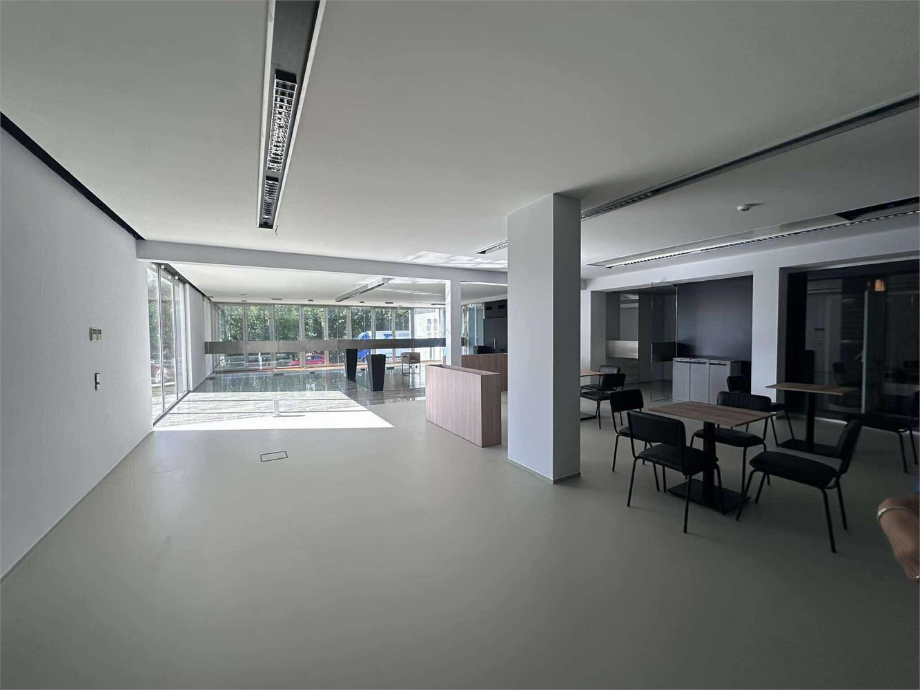 UNIEKE KANTOREN MET PARKING EN VERSCHILLENDE OPPERVLAKTES - foto 5