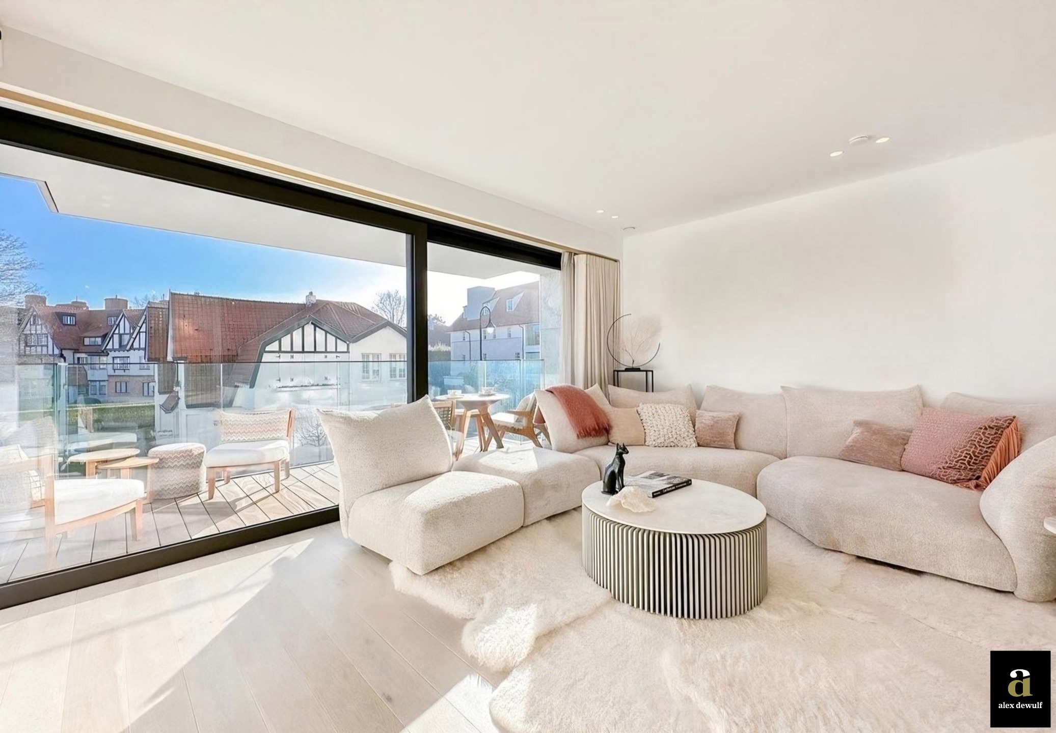 Subliem appartement met zonneterras, genietend van prachtige open zichten op het groen en de villa's van het Zoute. - foto 3