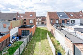 <p><span>Grond met opslagplaats te koop in Bissegem</span></p><p><span> </span></p><p><span>Richtprijs 210 000,00 euro</span></p><p><span> </span></p><p><span>Ontdek dit veelzijdige perceel in Bissegem met een totale oppervlakte van 541 m². </span></p><p><span>Op het terrein bevindt zich een ruime opslagplaats van 260 m², geschikt voor opslag, hobbyactiviteiten of professionele doeleinden.</span></p><p><span> </span></p><p><span>Deze eigendom biedt tal van mogelijkheden dankzij de gunstige ligging en de flexibele bestemmingsopties. </span></p><p><span>Momenteel is er een vergunning voor functiewijziging van opslagplaats naar kantoorruimte, waardoor het pand ook interessant is voor zelfstandigen en ondernemers.</span></p><p><span>Uiteraard kan de opslagplaats tevens verder gebruikt worden in haar huidige functie.</span></p><p><span> </span></p><p><span>Daarnaast bestaat de mogelijkheid om vooraan op het perceel een woning te realiseren, wat dit aanbod extra aantrekkelijk maakt voor investeerders, projectontwikkelaars of particulieren die wonen en werken willen combineren.</span></p><p><span> </span></p><p><span>Kortom: een unieke opportuniteit met veel potentieel op een strategische locatie in Bissegem.</span></p><p><span>Interesse?</span></p><p><span> Neem contact op met Stijn Vanassche via stijn@vastgoedkantoorvanassche.be of 0476 76 38 76</span></p>