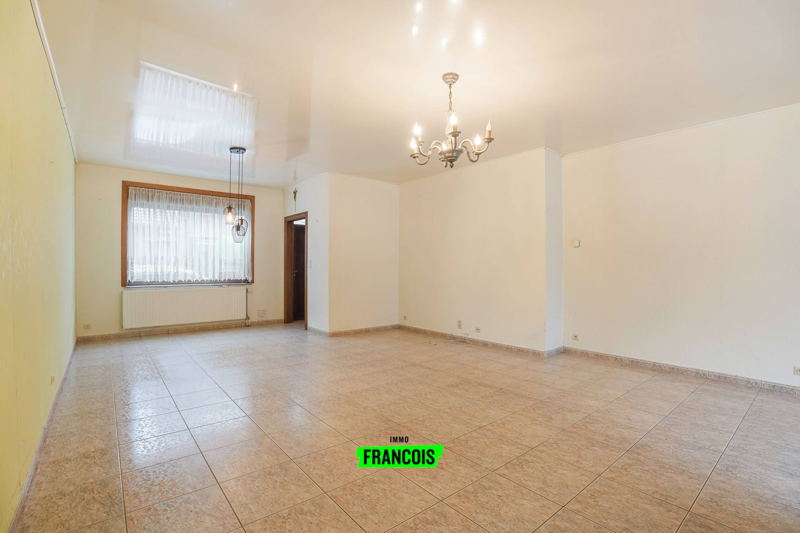 Rijwoning met 3 slaapkamers en garage in het centrum van Poperinge! - foto 2