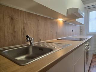 Bent u op zoek naar een instapklaar appartement dicht bij het centrum en in een kleinschalig gebouw? Dan is dit een buitenkans die u niet mag...