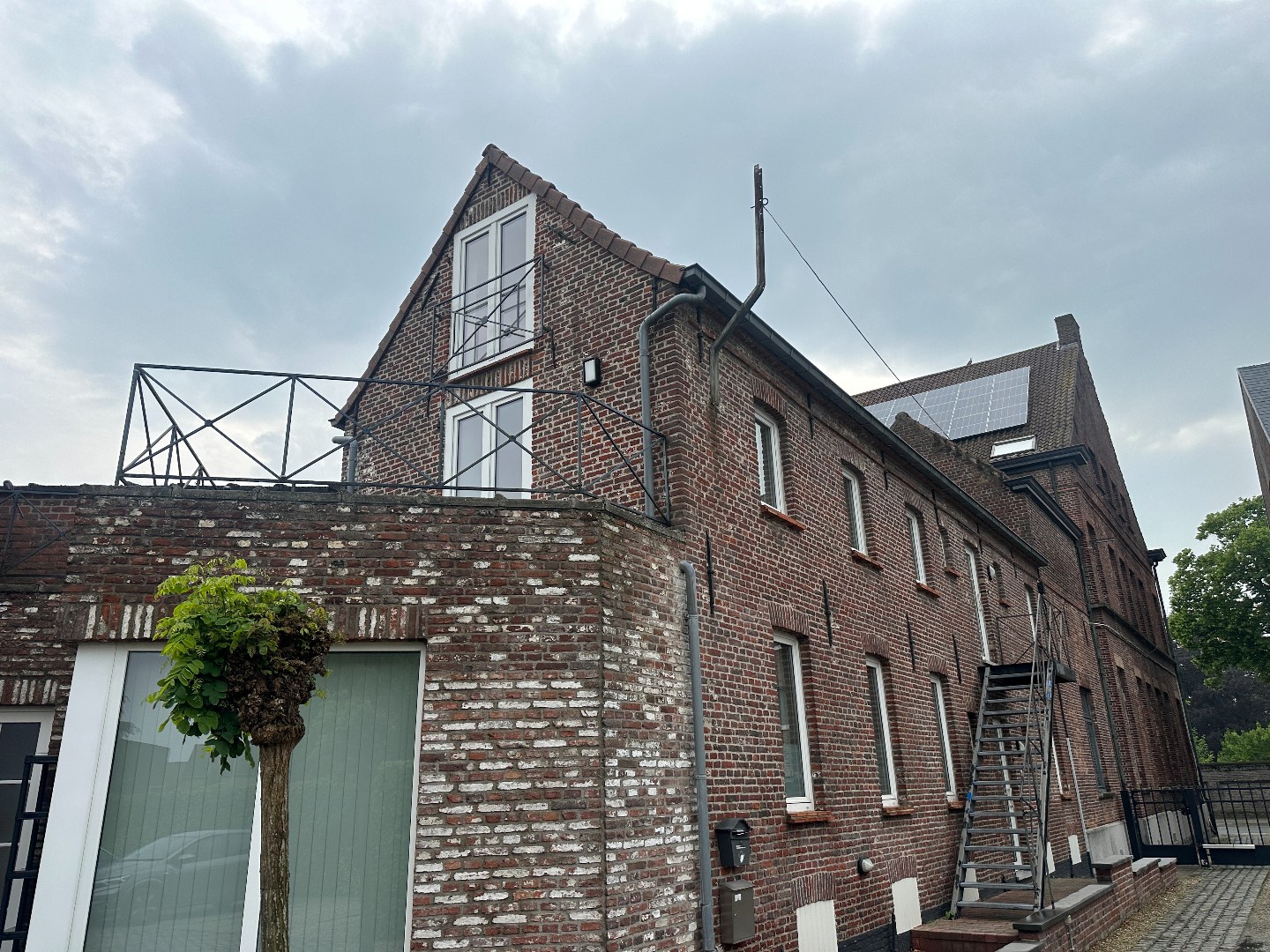 Volledig gerenoveerd 1 slaapkamer-appartement in centrum Sleidinge - foto 1