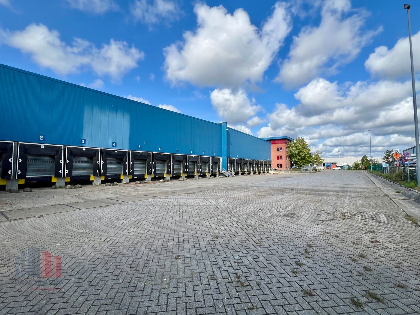 2 592 m² d'espace de stockage près de l'E313/E314 - photo 2