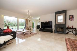 Woning gelegen te Meer op een boogscheut van op en afrit E19 (Antwerpen-Breda), op een west georiënteerd perceel van ca. 5.447 m²Deze woning is...