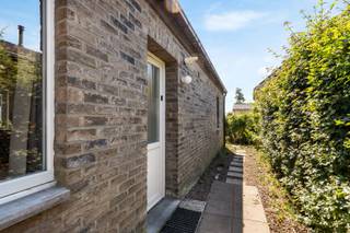 Bungalow met 2 slaapkamers, zonnige terrassen en topligging nabij het Waesmeer.Op zoek naar een rustig gelegen woning, met alles gelijkvloers en...
