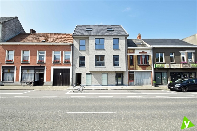 Commercial à louer à Eeklo avec 3 chambres - photo 1