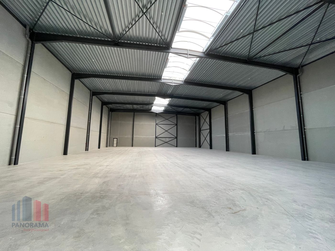 MAGAZIJN VAN 917 m² MET KANTOOR TE KOOP IN OOSTKAMP - foto 2