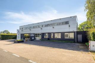 <p><span>Commercial property with residential unit for rent in Zulte.</span></p><p><span> </span></p><p><span>This spacious and versatile commercial property, which is also perfectly suited as office space, enjoys a strategic location along a central thoroughfare between Deinze and Zulte.</span></p><p><span>The ground floor features a spacious retail or office space. The first floor offers additional generous office space.</span></p><p><span>Adjacent to the commercial property is a residence with a pleasant garden and beautiful views of the surrounding fields. </span></p><p><span>In addition, the building has its own parking facilities, which is a major advantage for customers, visitors, and employees.</span></p><p><span> </span></p><p><span>Layout of the commercial property:</span></p><p><span>You enter the building through an automatic sliding door. The ground floor is practically divided into three separate spaces, which can be flexibly configured as retail spaces, offices, or practice spaces.</span></p><p><span>The ground floor also includes a restroom, a bathroom, and a garage.</span></p><p><span>The first floor is currently set up as office space and also features a practical storage room, a kitchenette, and a restroom. </span></p><p><span> </span></p><p><span>Layout of the residence:</span></p><p><span>The residence is located at the rear of the commercial building and features a practical layout. You enter through a spacious entry hall, which connects to a separate stairwell and then leads to the living area. Here, you can enjoy a beautiful view of the garden, which overlooks the surrounding fields.</span></p><p><span>Adjacent to the living area is the kitchen, from which you have access to a convenient laundry room, the garage, and the basement.</span></p><p><span>On the first floor are two bedrooms, a bathroom, and a separate shower room with a toilet.</span></p><p><span> </span></p><p><span>A versatile property offering space, comfort, and an excellent location—ideal for combining work and living.</span></p><p><span> </span></p><p><span>Information:</span></p><p><span>- Energy Performance Certificate (EPC) rating: C</span></p><p><span>- Availability: negotiable</span></p><p><span>- Rent: € 4,000/month</span></p><p><span>- Security deposit: 3 months’ rent</span></p><p><span>- Additional costs: contribution toward the cost of the move-in inspection</span></p><p><span> </span></p><p><span>Interested? Contact Yana at <span>yana@heritagevastgoed.be</span></span><span> or 09 227 08 90</span></p><p><span> </span></p><p><span> </span></p>