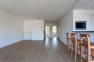 Ruim en verzorgd appartement op de tweede verdieping met een praktische indeling en veel lichtinval. De woonkamer biedt voldoende ruimte voor...