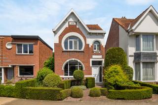 Rustig gelegen open bebouwing met renovatiepotentieel en boszicht in hartje KapellenGelegen in één van de meest rustige straten van Kapellen, op...