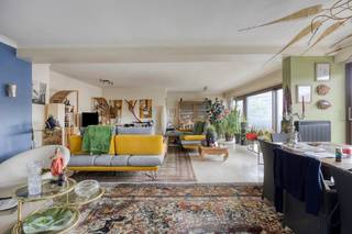 immo DAVID stelt voor: 3-slaapkamerappartement met garageOp de vijfde verdieping van een gebouw met lift bevindt zich dit ruime appartement van 182...