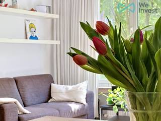 Op een uitstekende ligging in Deurne, aan de Menegemlei 36, bevindt zich dit k<strong>araktervolle appartement in een kleinschalig en rustig gebouw</strong> zonder vaste maandelijkse kosten.<br /><br />De woning is gelegen in een bijzonder aangename en geliefde buurt, met meerdere parken in de directe omgeving en een mooi zicht op groen, een ideale combinatie van rust en bereikbaarheid.<br /><br />Bij het betreden van het appartement komt u binnen in een ruime inkomhal. De leefruimte straalt warmte en authenticiteit uit dankzij de mooie parketvloer en charmante elementen.<br /><br />Het appartement beschikt over twee kamers: een ruime slaapkamer aan de achterzijde en een tweede, kleinere kamer aan de voorzijde, momenteel ingericht als bureau, maar perfect bruikbaar als volwaardige slaapkamer.<br /><br />Achteraan bevindt zich bovendien een klein, inpandig terrasje, omringd door groen, een aangename plek om tot rust te komen.<br /><br />De keuken en badkamer zijn functioneel, maar kunnen een opfrissing gebruiken, wat u de kans biedt om deze volledig naar eigen smaak in te richten.<br /><br />Extra troeven:<br />
<ul>
<li>Goede EPC-score</li>
<li>Kleinschalig gebouw zonder syndickosten</li>
<li>Rustige ligging met groen zicht</li>
<li>Authentieke elementen</li>
</ul>
<br />Verder kan je je fiets in de ruime gemeenschappelijke inkomhal plaatsen en beschikt het appartement nog over een private kelderberging.<br />De elektrische installatie is nog niet conform.<br /><br />Kortom, een ideaal appartement voor wie op zoek is naar charme, rust en potentieel op een toplocatie in Deurne. Interesse? Maak snel je afspraak!