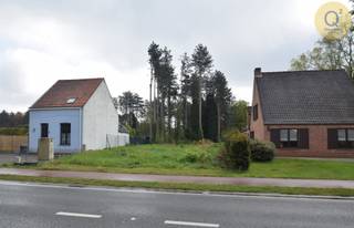 Mooi perceel bouwgrond van ca. 1386 m² geschikt voor een halfopen bebouwing. De halfopen bebouwing kan de afmeting hebben van:-bouwbreedte: vooraan...