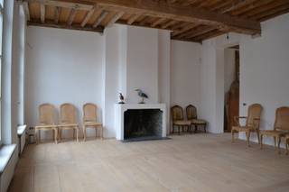 APPARTEMENT EXCEPTIONNELLEMENT SPACIEUX AVEC 2 CHAMBRES ET 2 SALLES DE BAINS AU CENTRE DE MALINES  L'appartement est situé au premier étage et est...