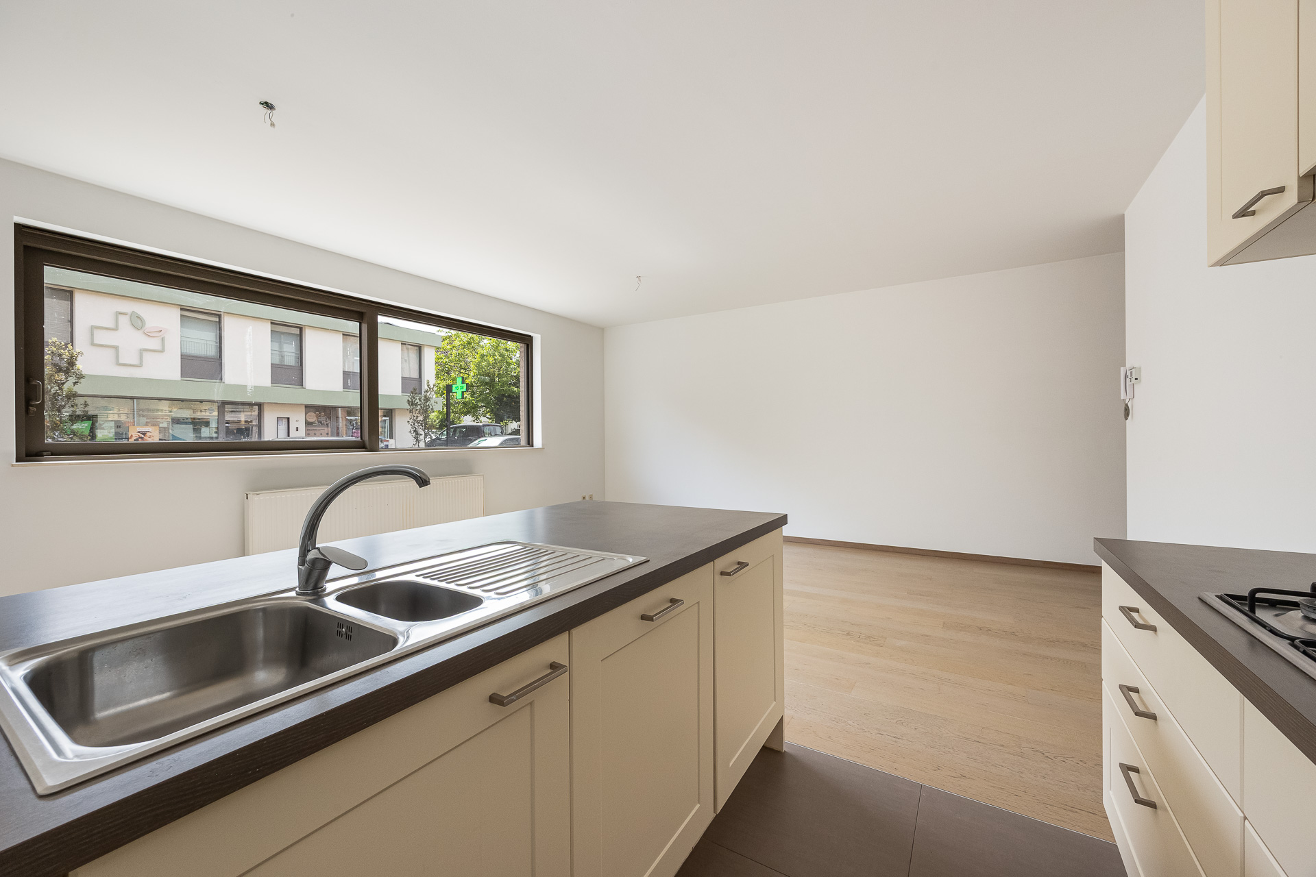Recent (2012) gelijkvloersapp met 2 slaapkamers en tuin - foto 5