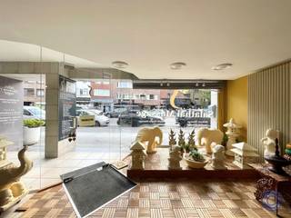 Informations sur la propriété commerciale :Rez-de-chaussée commercial d'environ 220m².Disposition * Espace commercial avec une vitrine d'environ 2,65...