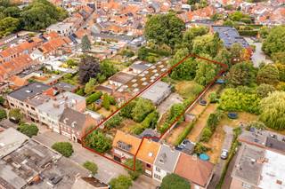 Projectgrond inclusief te renoveren of te slopen woning en magazijn in het centrum van Turnhout.