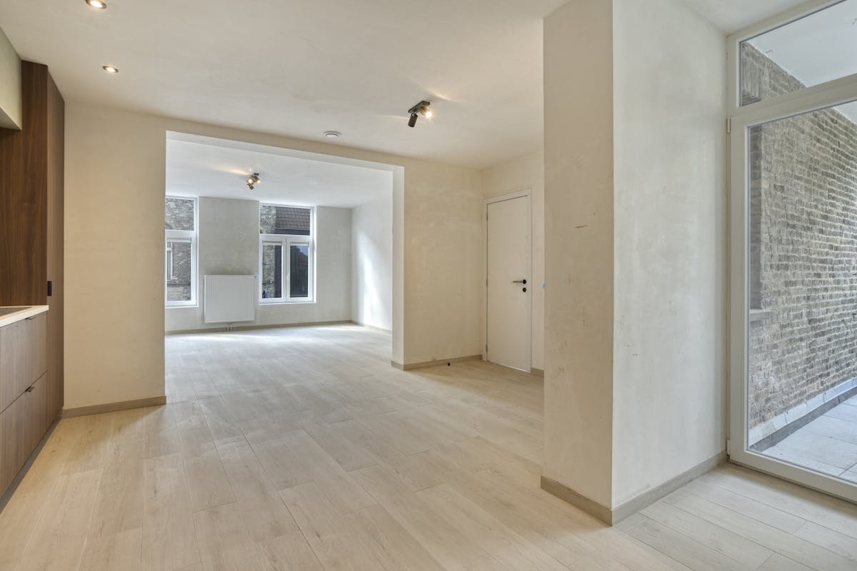 Gerenoveerd 1-slaapkamerappartement in centrum Veurne. - foto 5