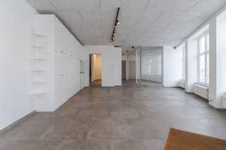 LOCATIONThis excellently located commercial space is situated at one of the most prominent corners of Ghent, where Brugsepoortstraat and Hoogstraat...