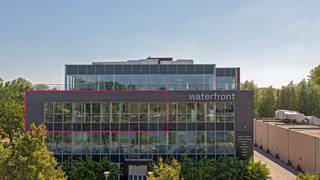 Ontdek dit prachtige kantoor van 288m² (+49 m²) op een unieke locatie aan de Zuiderlaan te Gent, vlak naast Basic Fit. De beschikbare ruimte omvat een halve verdieping, hier geniet u van een indrukwekkend uitzicht en een uitstekende bereikbaarheid. Ideaal voor bedrijven die op zoek zijn naar een inspirerende werkplek met uitstraling.<br /><br /><u><strong>Troeven van dit kantoor:</strong></u>
<ul>
	<li>288m² moderne kantoorruimte</li>
	<li>Grote raampartijen met natuurlijke lichtinval en panoramisch uitzicht</li>
	<li>Gelegen op een strategische locatie met goede visibiliteit</li>
	<li>Vlak naast Basic Fit en nabij andere faciliteiten</li>
	<li>Vlotte aansluiting met R4, E17 en E40</li>
	<li>Geschikt voor diverse sectoren</li>
</ul>
Bent u op zoek naar een kantoor dat professioneel oogt én uw team inspireert? Dan is dit de plek voor u.<br /><br />Onmiddelijk beschikbaar – bezichtiging mogelijk op afspraak.<br /><br />EPC: X<br /><br />Voor meer informatie of een vrijblijvend plaatsbezoek, neem contact op met <strong>Simon De goque</strong> via <u><em><strong>+32 473 37 55 50</strong></em></u> of <u><em><strong>simon.dg@kmovastgoed.be</strong></em></u>.