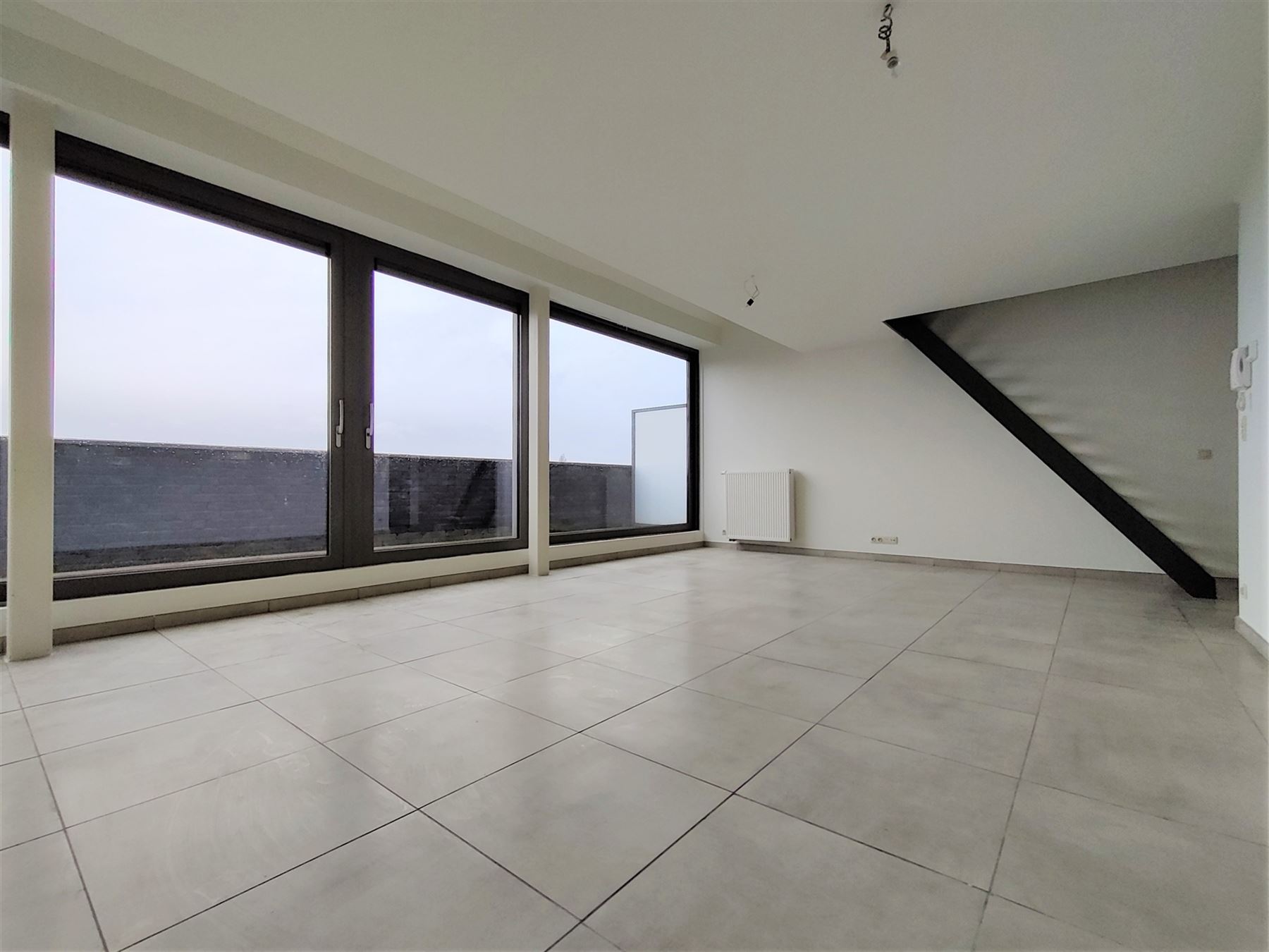 Ruim en lichtrijk duplex penthouse met 2 slaapkamers - foto 3