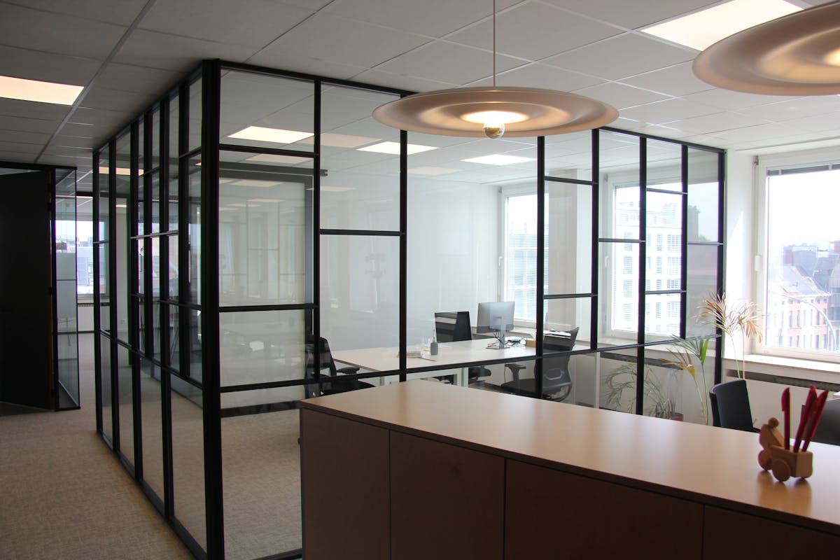 Easily accessible office space (512 m²) at Martelaarslaan in Ghent - photo 2