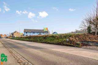 Bouwgrond voor halfopen bebouwing op toplocatie in RamselMooi gelegen bouwgrond voor halfopen bebouwing met een totale oppervlakte van 1210 m² en een...