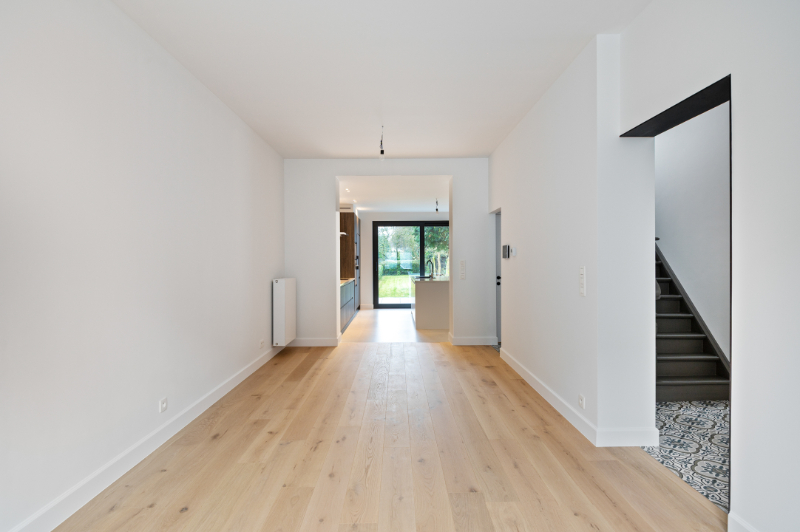 Instapklare & volledig gerenoveerde rijwoning met 3 SLK & tuin - foto 5