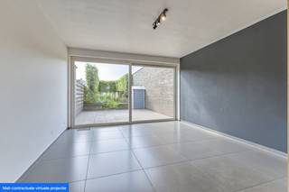 Dit instapklaar huis is gelegen vlakbij Brugge en met zeer vlotte verbinding naar de autostrade in Sint-Pieters. Het is een ideale opportuniteit...