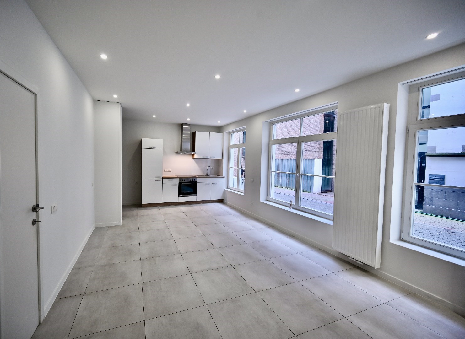 KNAP GERENOVEERDE CENTRAAL GELEGEN GELIJKVLOERSE STUDIO - foto 3