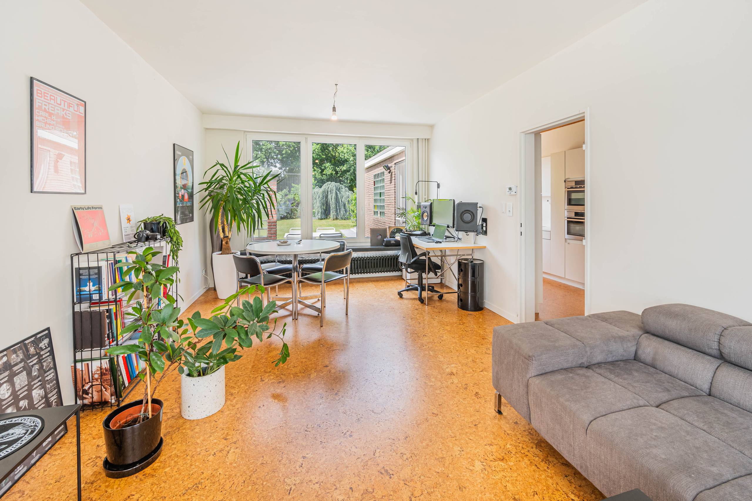 Trendy instapklare gezinswoning met ruime en groene tuin! - foto 4