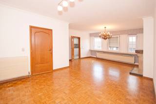 Dit ruime, instapklaar appartement met lift ligt op de bovenste verdieping van een kleinschalige residentie. Op een toplocatie in de...