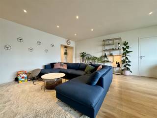 Dit prachtige tweeslaapkamerappartement in Wilrijk is gelegen in een rustige, groene omgeving en biedt een ideale combinatie van comfort...