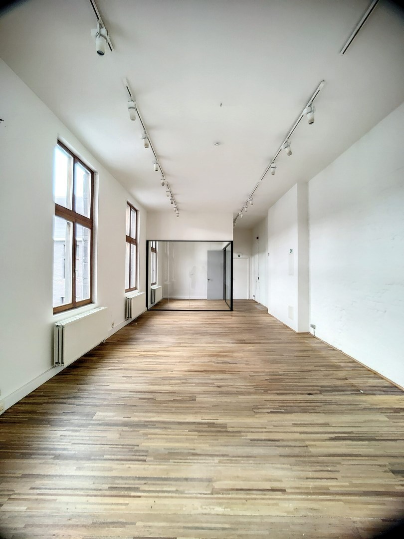 Commercial à louer à Anvers - photo 4