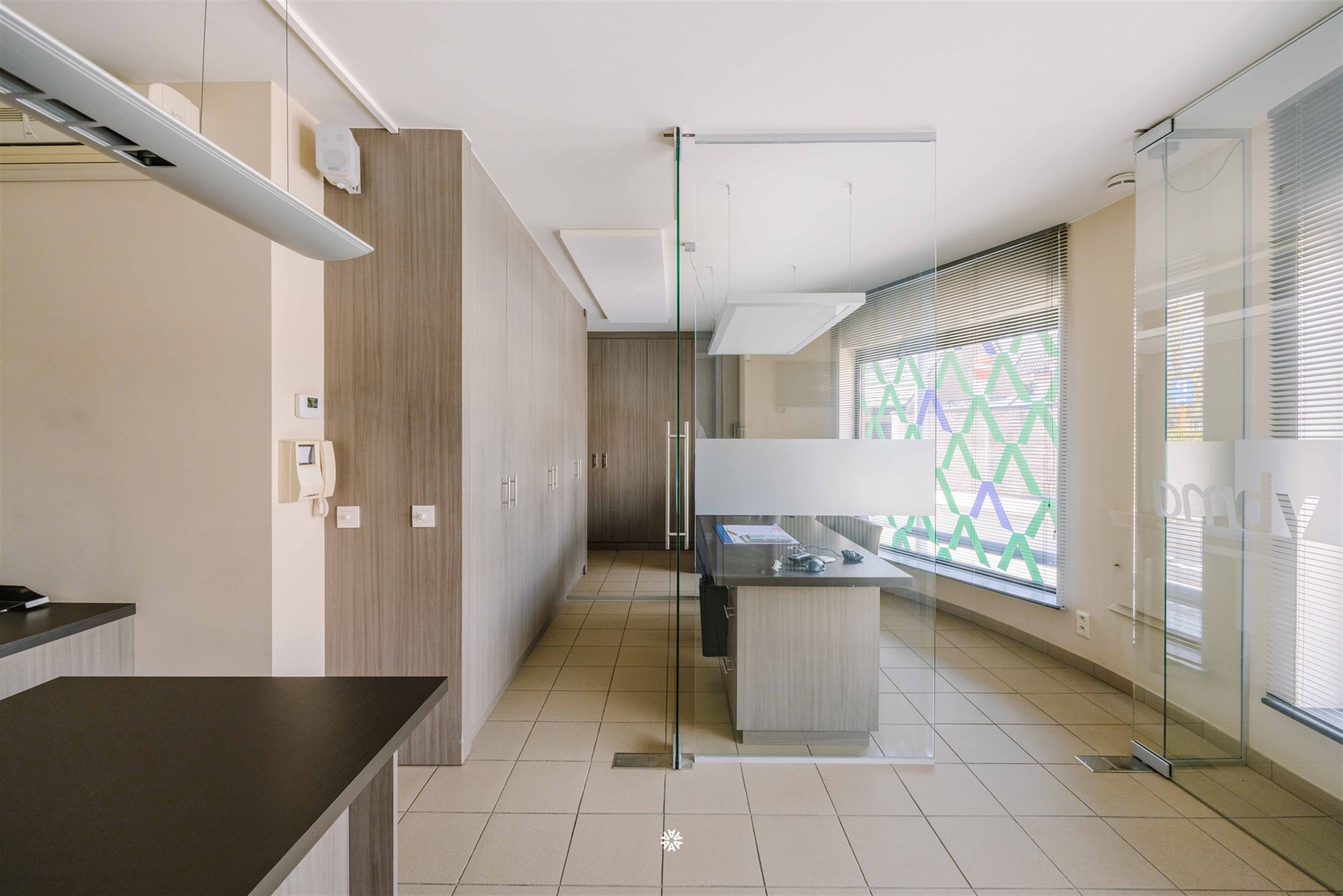 Multifunctionele eigendom met kantoor en woonst op toplocatie in Sint-Gillis-Waas - foto 4