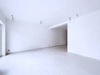 L'espace commercial est divisé comme suit :-espace ouvert pouvant servir d'espace de vente au détail/salle d'exposition (environ 35 m²). La...