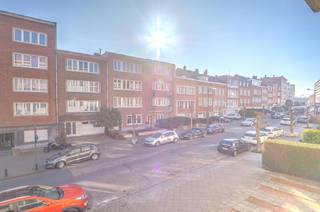 Just steps away from the Cimetière d’Ixelles area and the ULB, discover this freshly renovated apartment that immediately stands out thanks to...